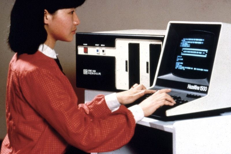 1980－發展微小型電腦技術，成功研發出一系列的CMC微型電腦，奠定爾後國內開發個人電腦的基礎，為國內電腦工業開啟新頁。