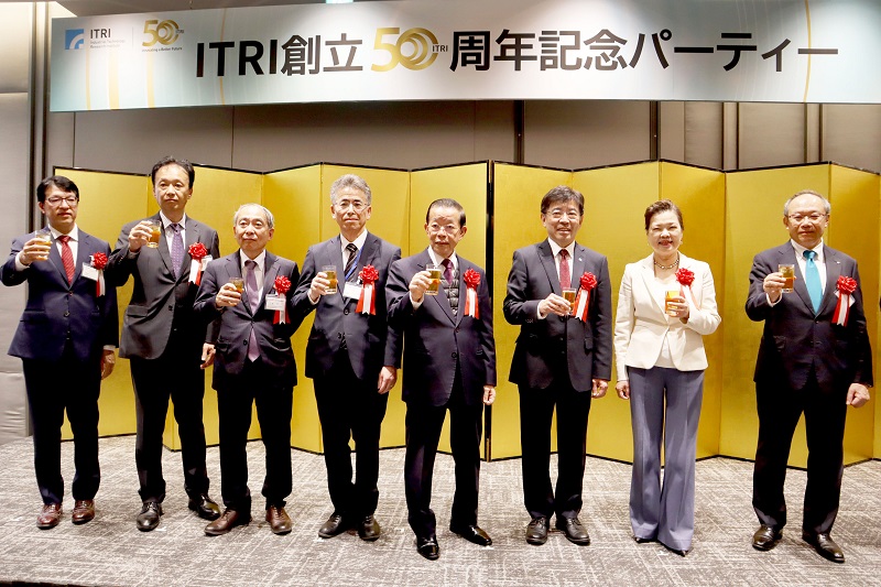 工研院於東京舉辦「50周年慶祝會」，與工研院長期合作的日本夥伴代表齊聚一堂，共同慶賀。