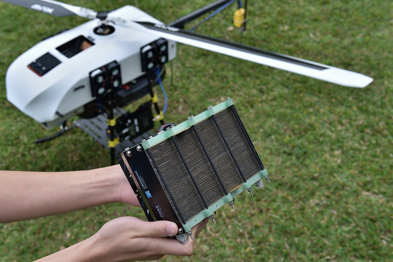 工研院燃料電池無人機透過高功率燃料電池電堆與關鍵材料技術，相較於傳統鋰電池電力系統，其飛行時間可長達3倍以上。