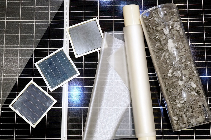 2022－「高效易拆解太陽能光電模組」可將矽、玻璃等材料完整回收再利用，解決回收難題。