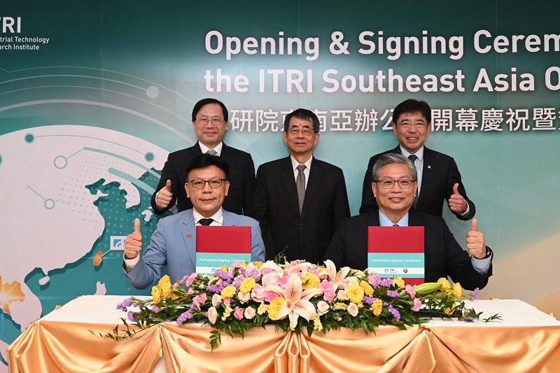 工研院與泰國臺商總會簽署合作夥伴協議。