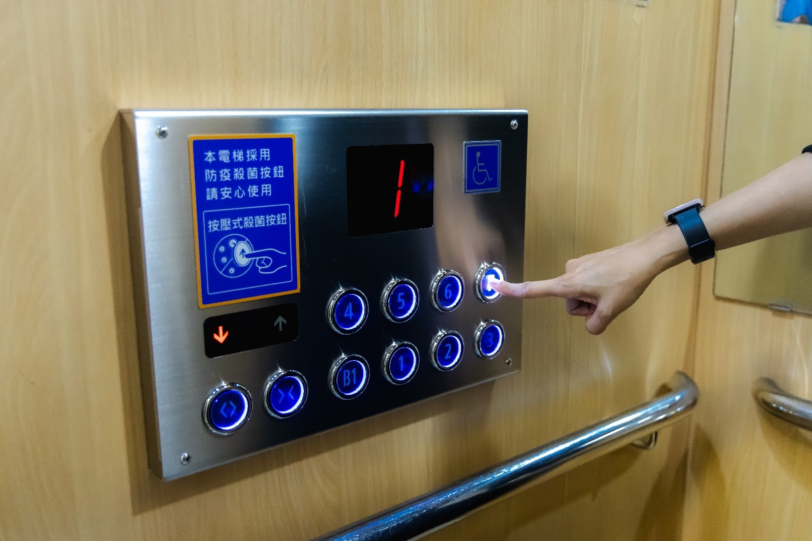 電梯按鈕也能殺菌　教養院科技防疫