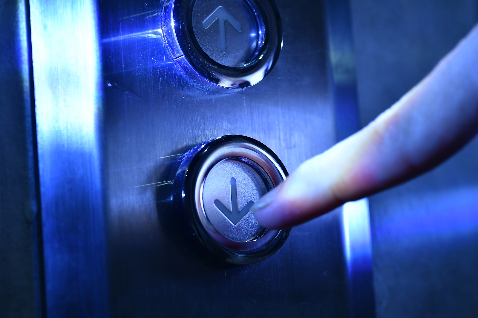 電梯按鈕「一按」就滅菌！　工研院開創紫外光源創新應用　注入科技力抗疫