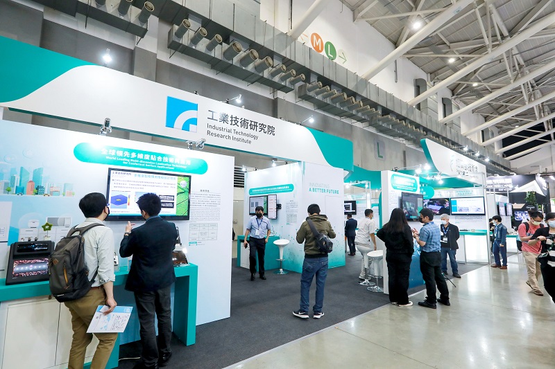 工研院在臺灣智慧顯示年度大會「Touch Taiwan」中，發表應用於多樣智慧場域的35項光電技術。