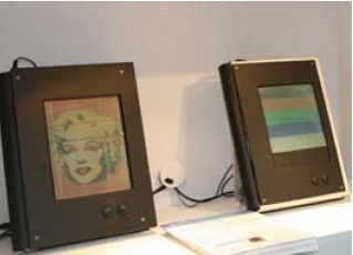 單層彩色膽固醇液晶顯示器將電子書從黑白帶進彩色，實物影像呈現相當具有真實性。