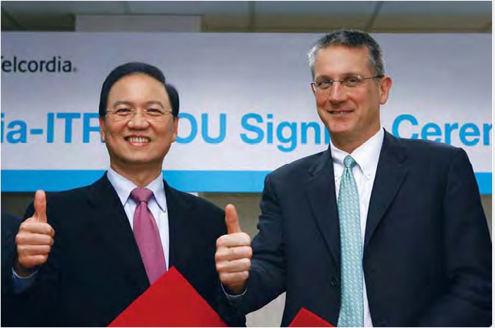 工研院院長李鍾熙(圖左)與Telcordia CEO Mark Greenquist簽訂合作意向書，期望結合雙方所長共同開發智慧化安全整合系統