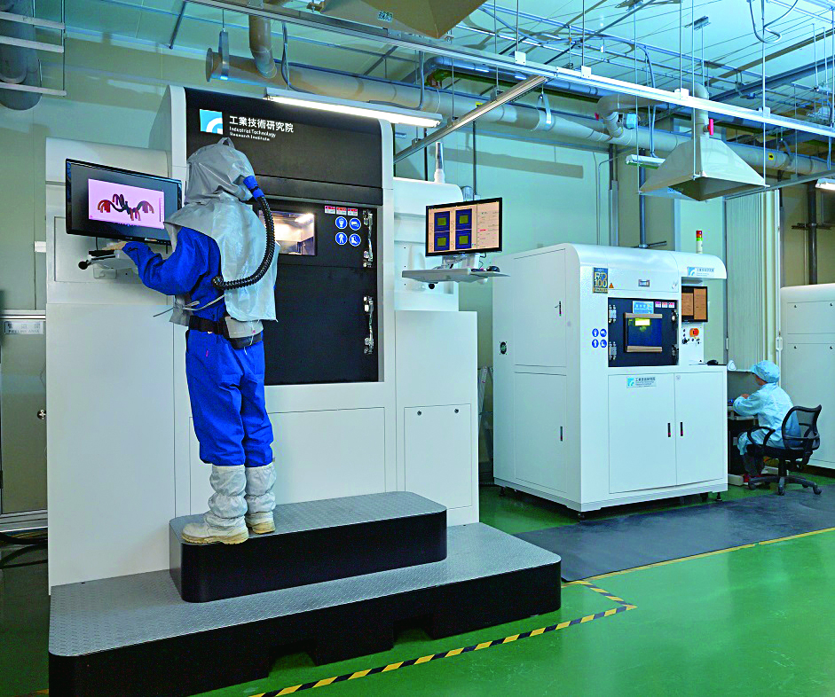 工研院的大尺寸金屬3D列印設備可四區同步熔融，產能最高可提升四倍。