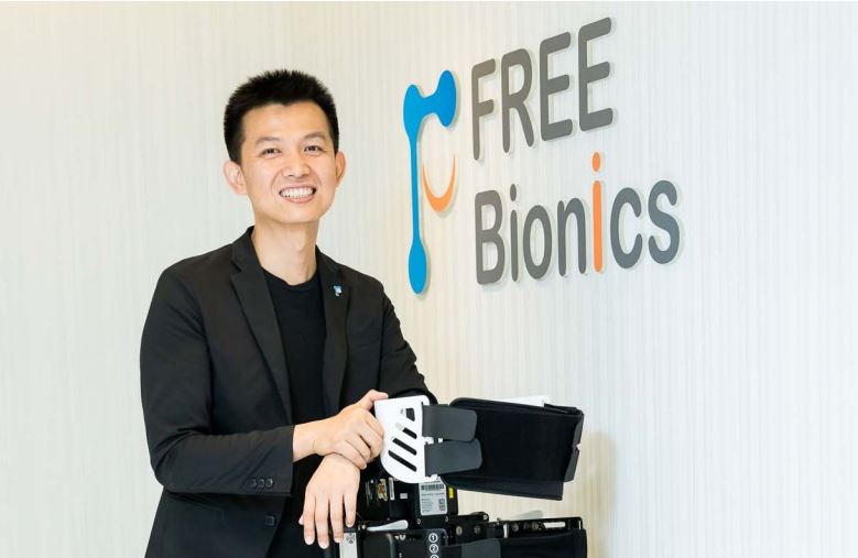 福寶科技創辦人巫震華打造出FREE Walk外骨骼機器人，幫助更多脊損傷友脫離輪椅的羈絆。