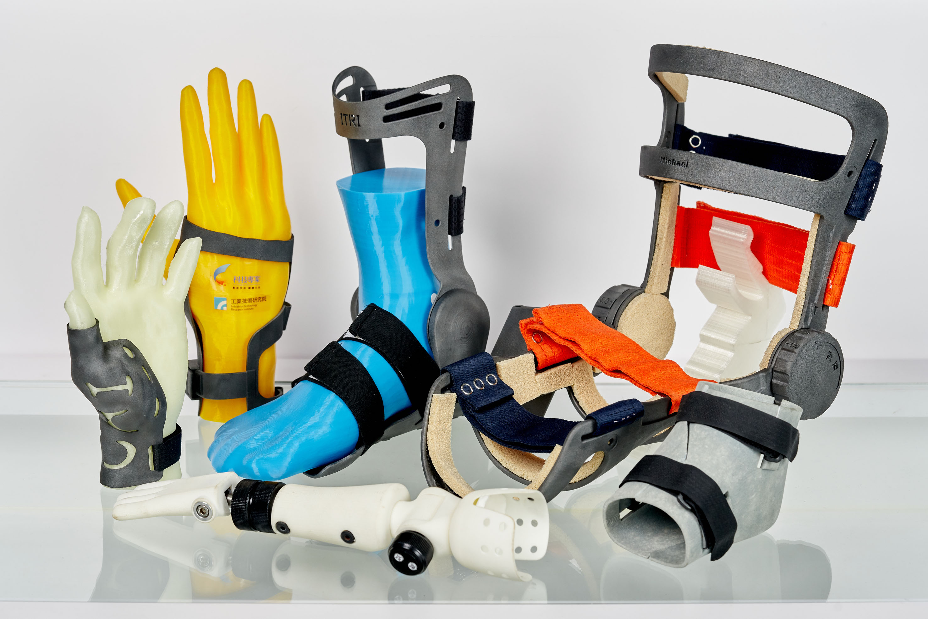 小至滑鼠手、媽媽手，大至足踝矯形器和義肢，工研院與新竹馬偕紀念醫院合作建置「3D列印設計服務共創平台」，列印出客製化醫療輔護具，成為病患生活中不可或缺的貼心「手足」。