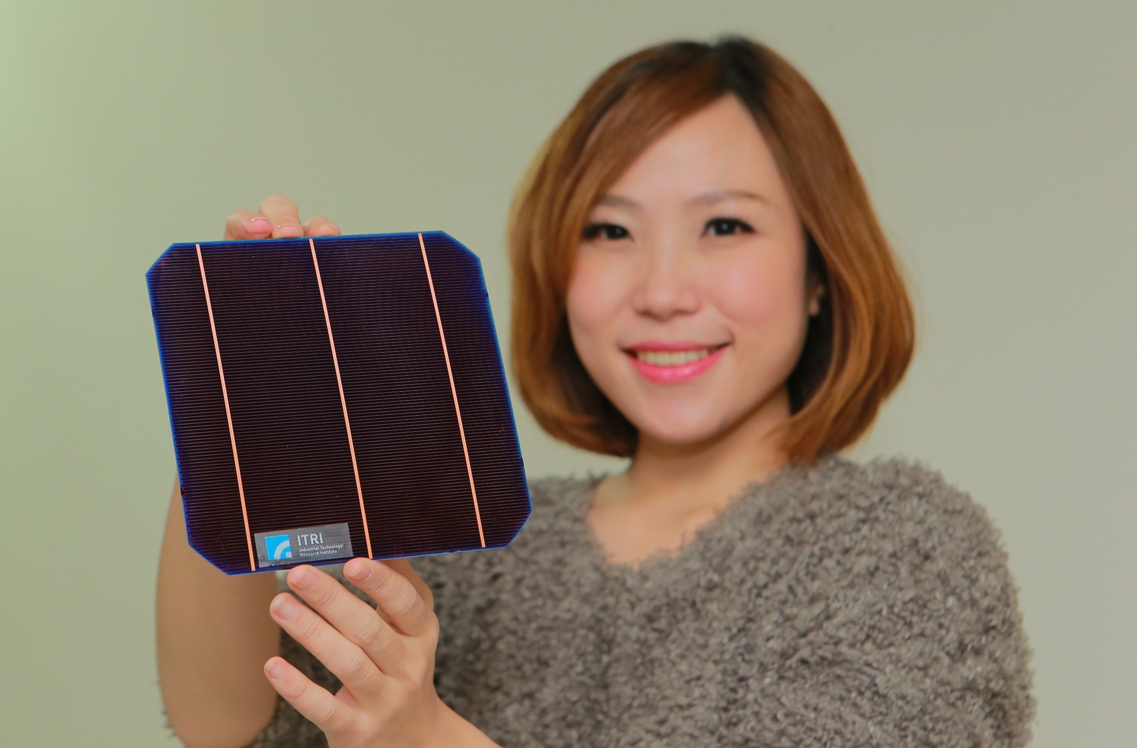 工研院投入銅電鍍電極太陽電池技術開發，並且建立國內第一座銅電極太陽電池技術試量產線，預估平均每小時可產出200片。