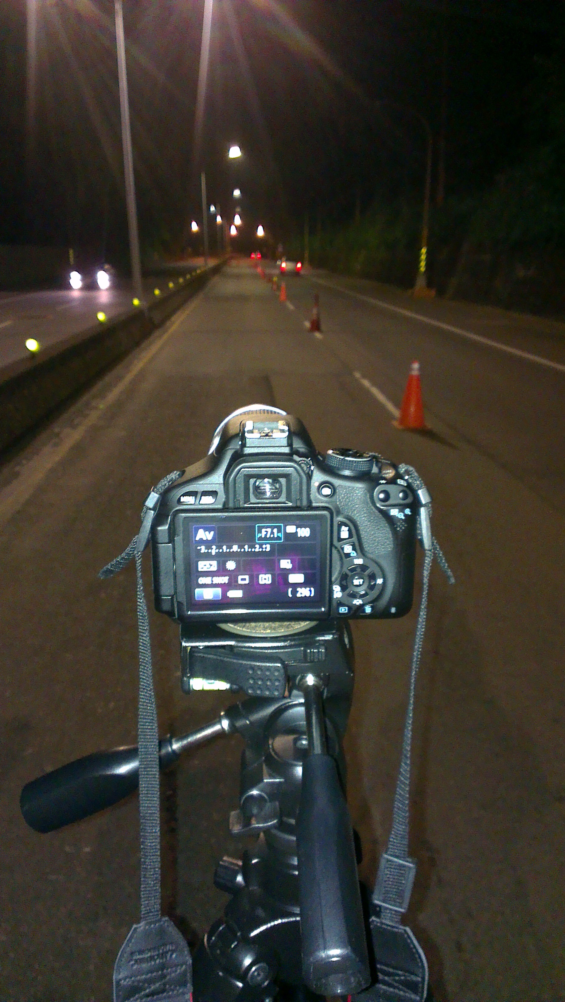 「快速道路LED智慧化路燈系統」可與相機整合，透過相機測量路燈的平均輝度跟均勻性。