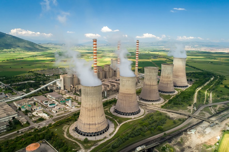 根據環保署「國家溫室氣體排放趨勢報告」顯示，能源部門歷年為臺灣溫室氣體總排放量最大之部門，占比超過9成。圖為火力發電廠。（圖／123RF）