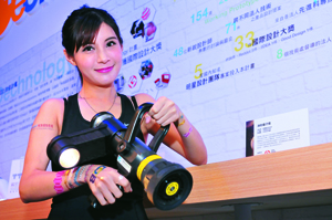運用噴水時的水壓提供照明的消防瞄子燈，使用工研院的渦輪技術，榮獲2014 Good Design獎，目前亦提供臺南市與新竹市的消防隊使用。