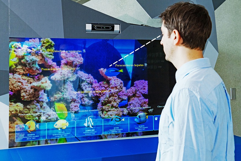 全球首創的「我視AI魚缸」，魚隻辨識準確率可高達98％，依據遊客注視方向，水族生物資訊即會呈現在顯示器上，是目前世界上擁有最佳辨識力的魚類辨識技術。
