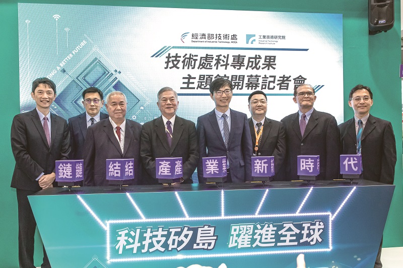 「2023 SEMICON TAIWAN」中，臺灣展出多項獨步全球的科技，2022年半導體產值位居全球第二，反映臺灣在全球科技和製造領域的卓越實力。