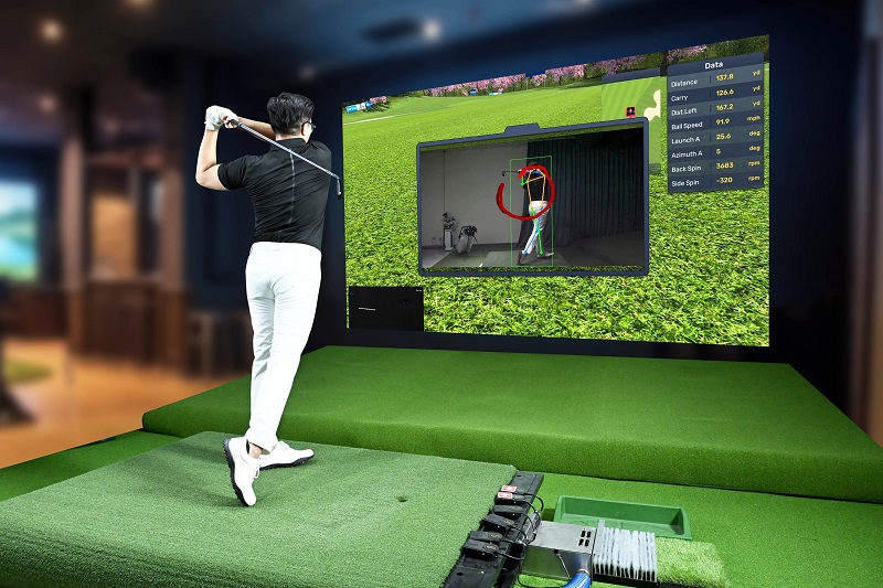 「智慧可攜式虛實互動高球模擬器」讓室內揮桿也能有戶外球場的感受。