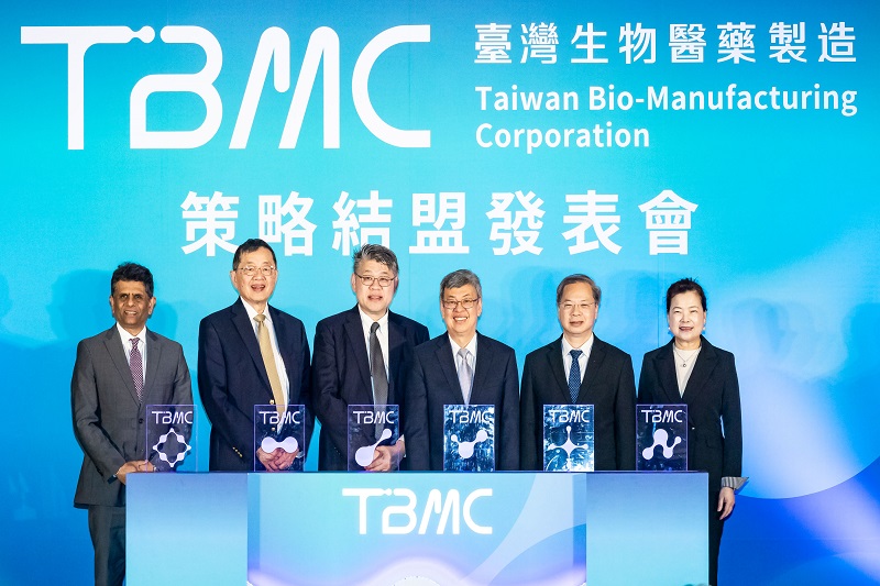 臺灣生物醫藥製造公司（TBMC），2月正式宣布與美國韌力公司（National Resilience）簽署技術移轉與投資的策略結盟，貴賓雲集祝賀，未來將切入全球CDMO市場，為臺灣打造另一座護國神山。