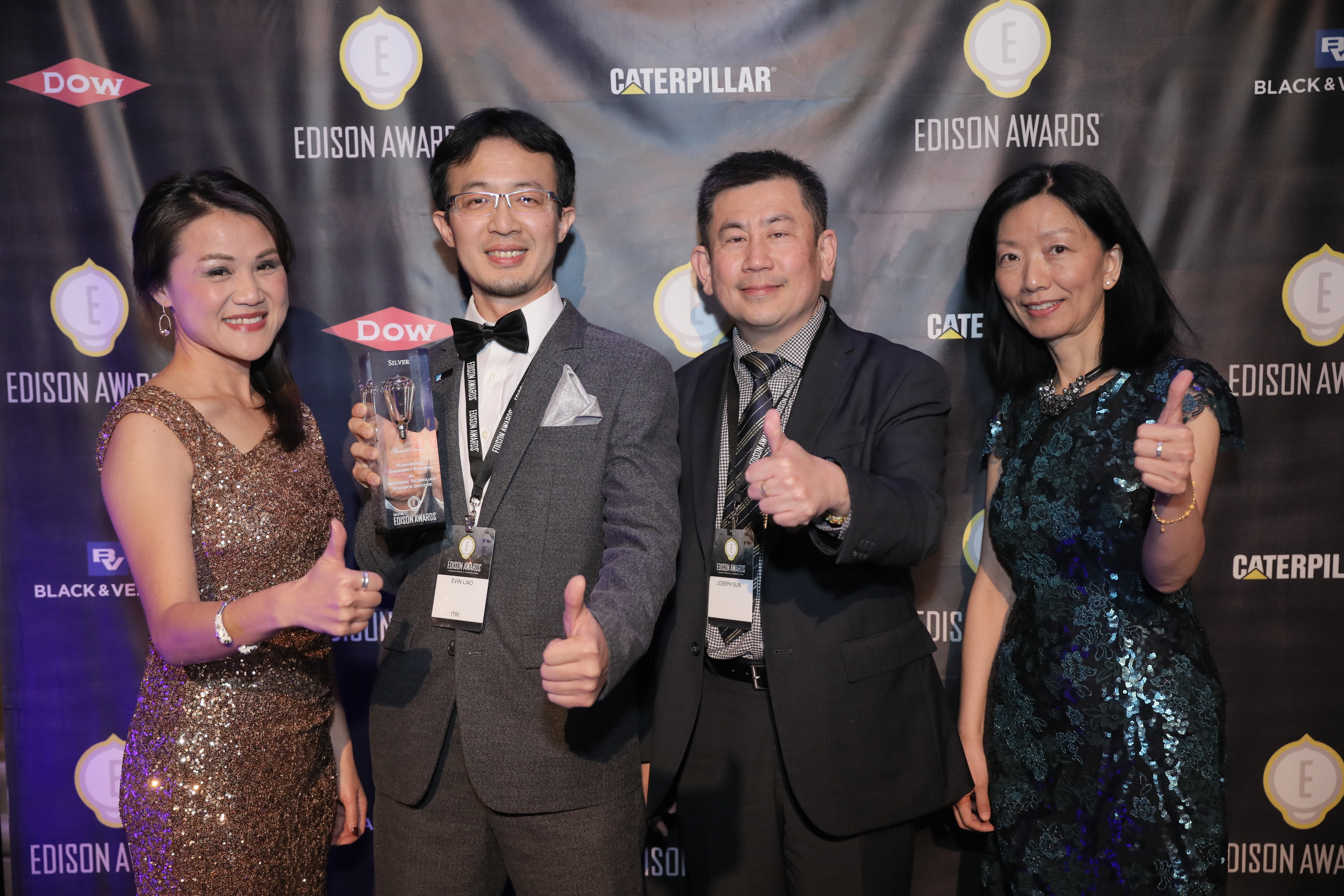 ITRI representatives and Joseph Sun (second right), Director of Investment and Trade Office, Taipei Economic and Cultural Representative Office in the United States, at 2018 Edison Awards Gala.